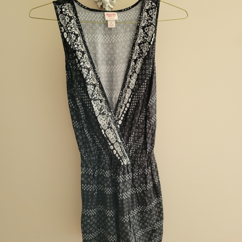 BREEZY, low-cut Romper